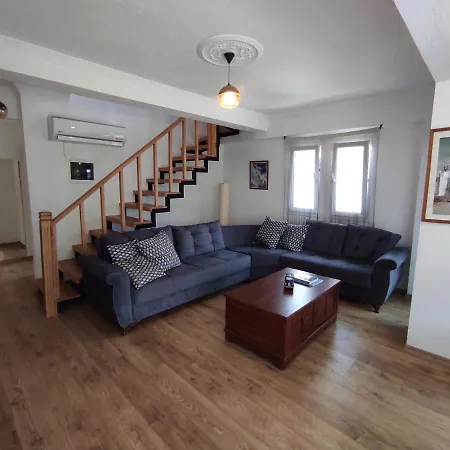 Apartman Loft Flat In Goecek